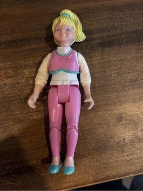 Fisher-Price Loving Family Dollhouse 1994 Blonde Sister Teen Girl Doll Figure